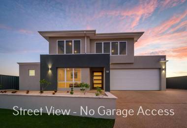 32 Corella Court - Private Jetty and Pool