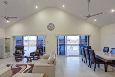 11 Kestrel Place - PRIVATE JETTY