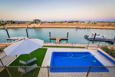 7 Kestrel Place - PRIVATE JETTY & POOL