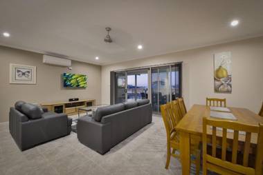 7 Kestrel Place - PRIVATE JETTY & POOL