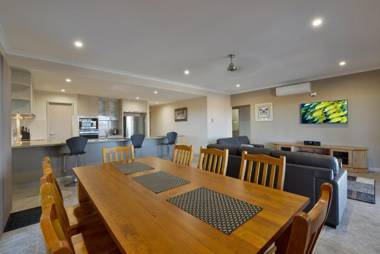 7 Kestrel Place - PRIVATE JETTY & POOL