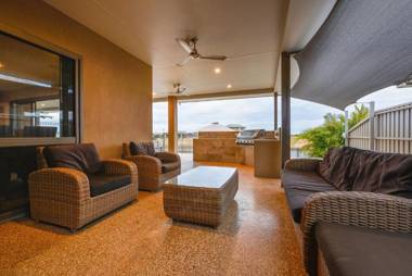 5 Kestrel Place - PRIVATE JETTY & POOL