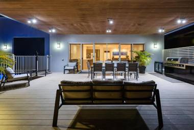 21 Corella Court - PRIVATE JETTY & POOL