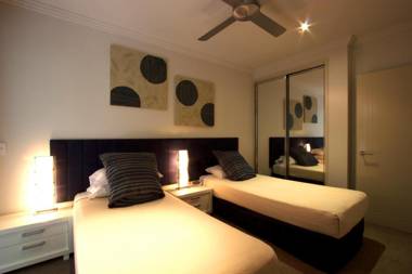 Island Views Beachfront Apartments