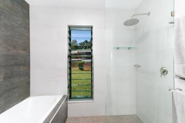 Tropical Beachside Oasis in Clifton Beach