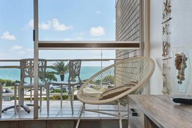 2 Bedroom Top Floor Unit - Ocean Views and Pool