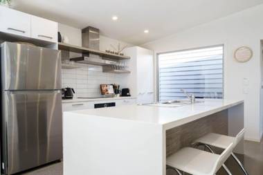 Living The Beach Dream - Pets WiFi 4 bdrm 450m Shops