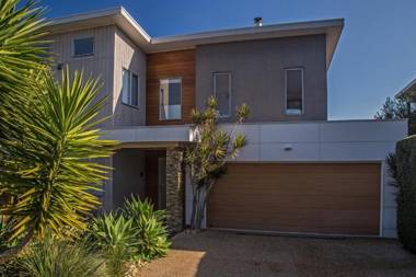 Saltwater Breeze Retreat