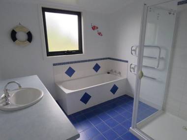 29 Church St Cowes - Large Holiday House close to shops and Beach