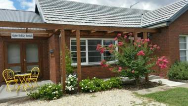 Chenery Retreat Mansfield Family and Pet Friendly by Alpine Holiday Rentals