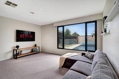 Banksia House - Executive Property Mansfield Vic