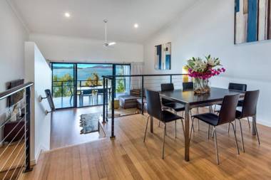 Sea View Shorelines Hamilton Island