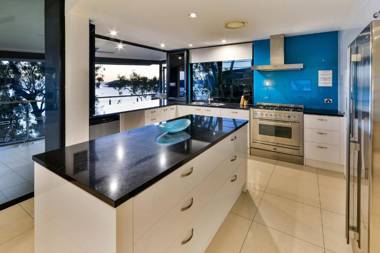 Edge 2 Ocean Front Luxury 3 Bedroom Split Level Spacious With Sofa Bed + Buggy