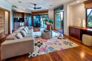 Iluka Luxury House With Ocean Views On Half Acre With Pool And Two Golf Buggies