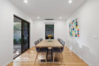 TORQUAY Relax and Unwind Beach 300m Table Tennis