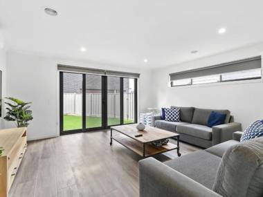 Central Beach House 52a