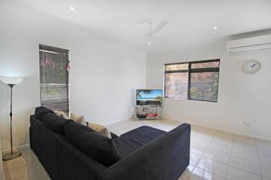 6 Petrie Ave Marcoola Pet Friendly Linen supplied