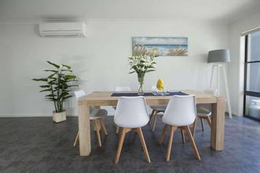 Mollymook Luxury Beachfront Apartment 3