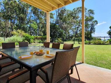 Pelican Beach House 2 Macleay Street