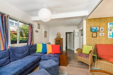 A SWEET ESCAPE - Beachcombers Cottage Beachfront