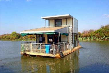 Corroboree Houseboats