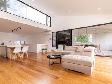 Seashells Lakeside Holiday Perfection