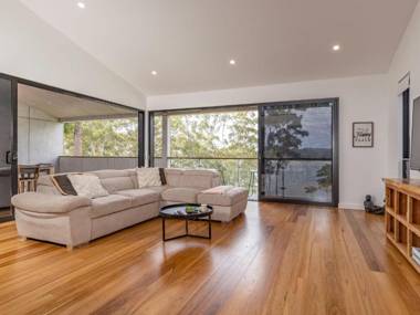 Seashells Lakeside Holiday Perfection