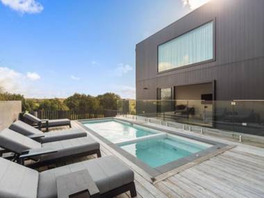 Peninsula Hot Springs Designer Home!