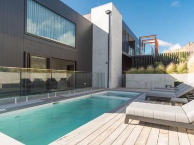 Peninsula Hot Springs Designer Home!