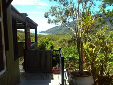 Cow Bay Hilltop Escape