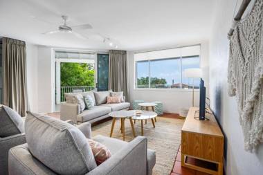 Modern & comfortable apartment close to the beach