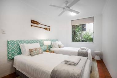 Modern & comfortable apartment close to the beach