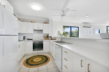 Sunny and spacious Sunshine Beach