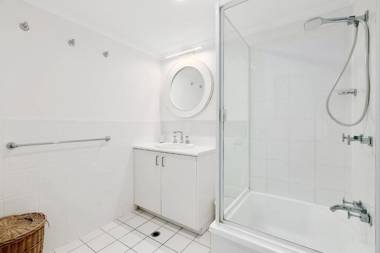 Sunny and spacious Sunshine Beach