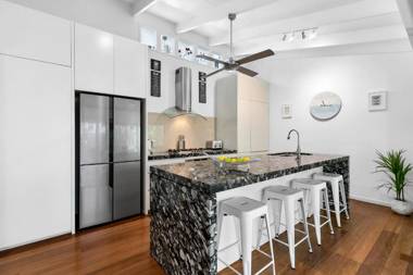 Tranquil & tropical Sunshine Beach