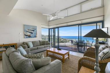 Stunning top floor Sunshine Beach Getaway! Unit 7 Vista Pacific 12 Bryan Street