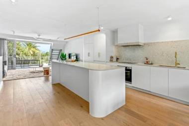 Village vibes & coastal life Sunshine Beach