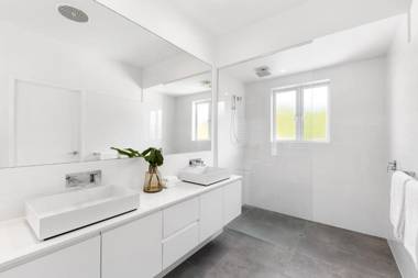 Hilltop Villas 5 - 20 Henderson