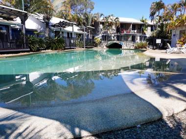 Immaculate 1 bedroom resort holiday unit near Noosa River