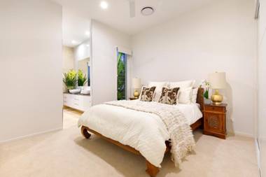 Exquisite Riverside Living Noosaville