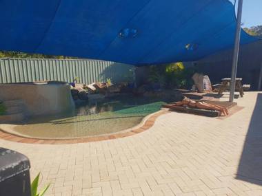 Escape 1770 Motel - No Kids - NO SMOKING - No Partying