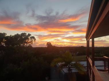 Escape 1770 Motel - No Kids - NO SMOKING - No Partying