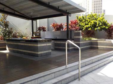 Circle on Cavill - HR Surfers Paradise