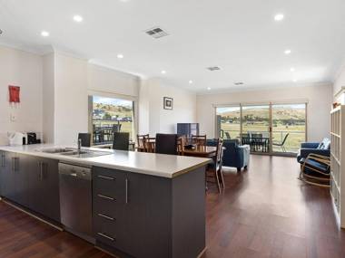 Wenneelys - 26/45 St Andrews Boulevard