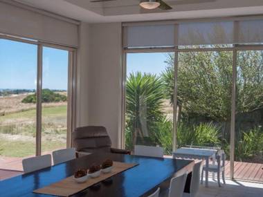 Golfers Paradise (18th Tee) - 52 Huntingdale Drive