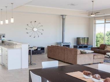 Golfers Paradise (18th Tee) - 52 Huntingdale Drive