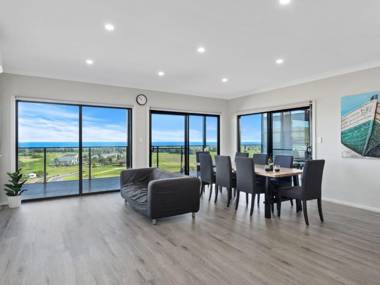 Sunset Horizon at Lady Bay - 8 Huntingdale Drive