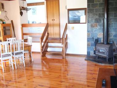 4 Robert Norman Street