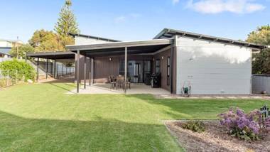 Great Ness Beach House - Pet-Friendly - WiFi - Netflix