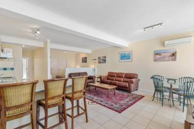 Black Dolphin Waterfront Apartment